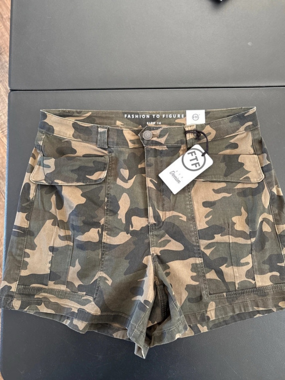 V - NWT - Fashion To Figure Camo Utility Shorts in Olive Camo- 16